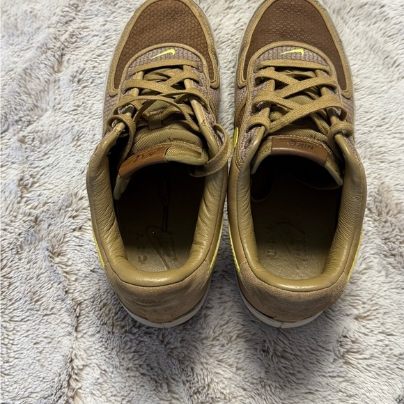 DS Nike x Undefeated 2006 OG Air Force
1 Insideout Priority Canteen 9
AUTHENTIC - Picture 4 of 16